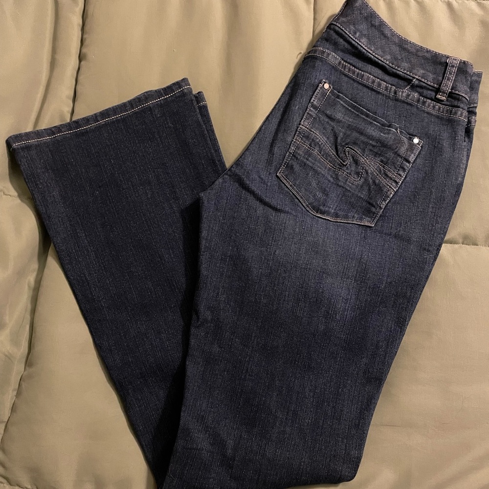 White House / Black Market Women’s Boot Cut Jeans. Size 6R.